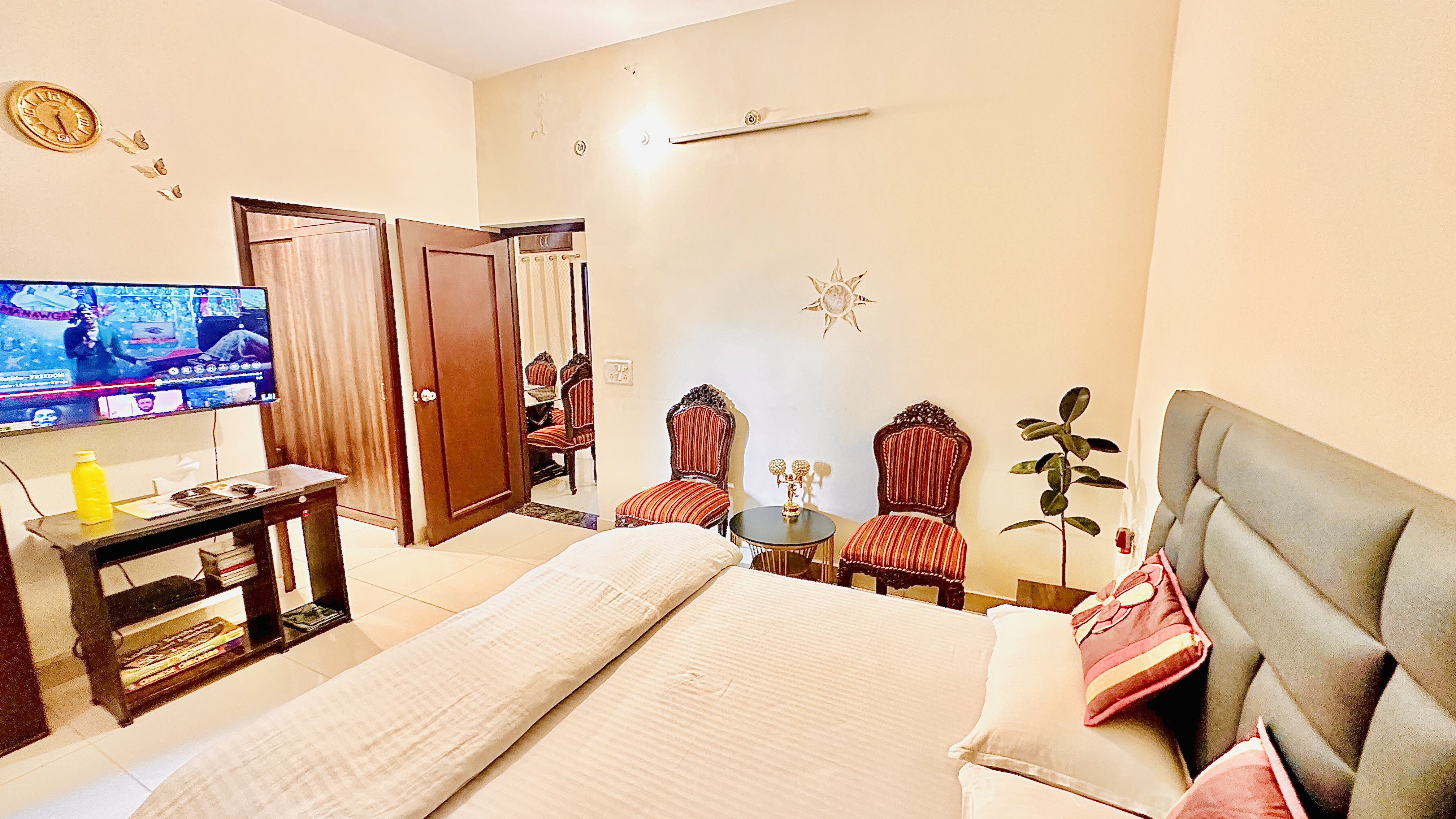 Master Bedroom at Easy Inn Holiday Home, Lucknow